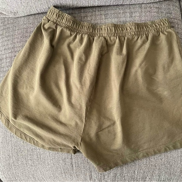 🍂 New! Olive Green GUESS Shorts w Gold Logo $ Pockets Size XL - Picture 5 of 6